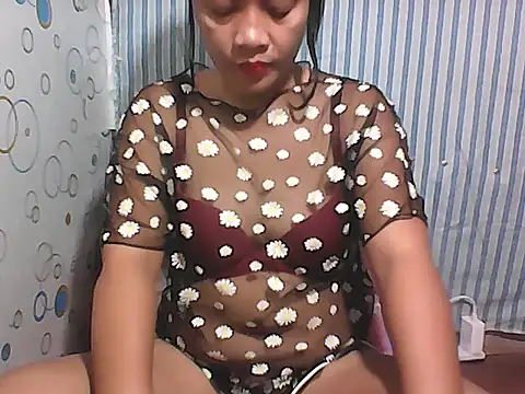 Snapshot of HottyElle chatting on May 23, 8:57 am HottyElle online show from May 23, 8:57 am