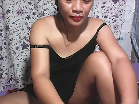 Snapshot of HottyElle chatting on July 1, 4:57 am HottyElle online show from July 1, 4:57 am