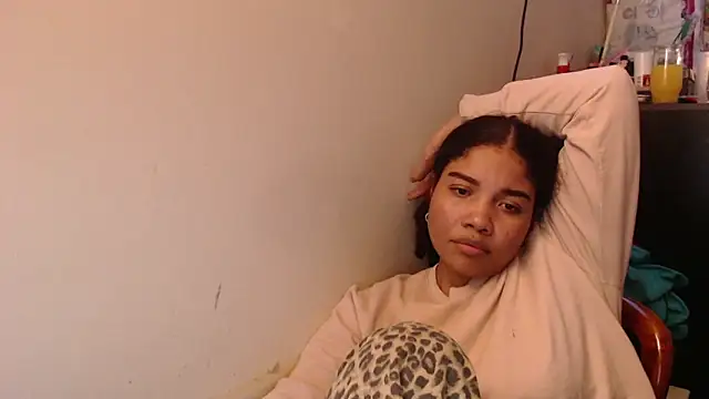 madelene online show from May 4, 2:04 am