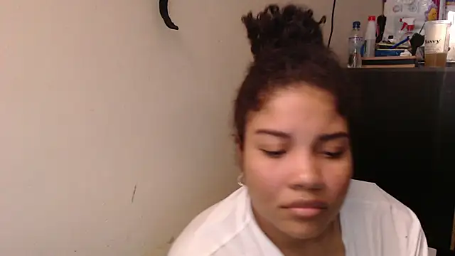 madelene online show from May 2, 2:28 am