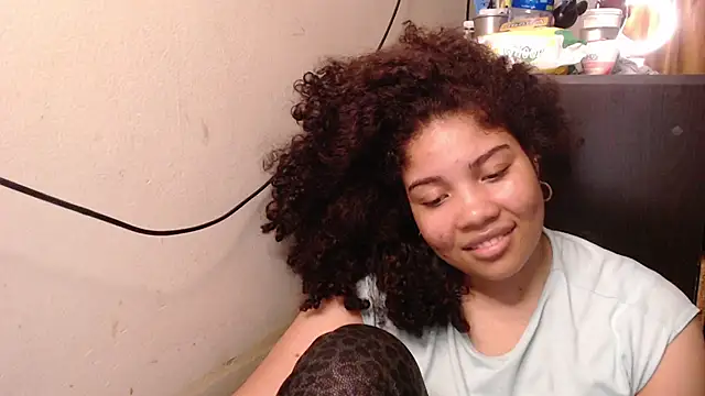 madelene online show from December 5, 2:10 am