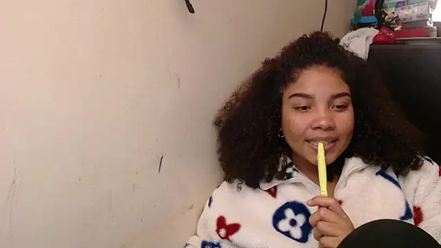 madelene online show from April 12, 3:10 am