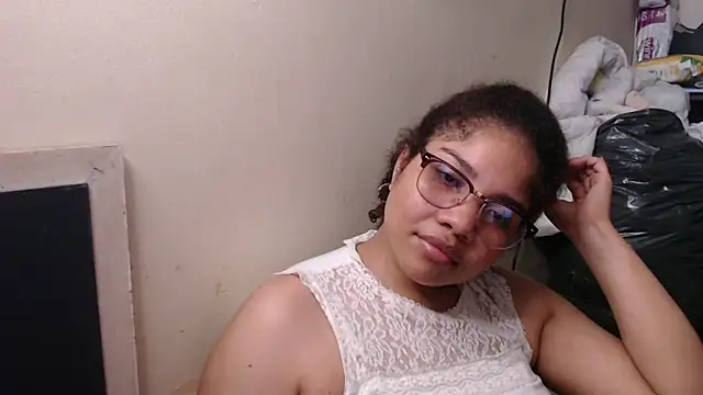 madelene online show from March 13, 4:38 am