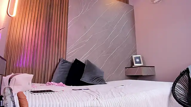 emma  rose1 online show from October 7, 2:01 am