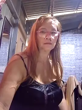 Snapshot of SexyHottMom chatting on October 17, 10:33 pm SexyHottMom online show from October 17, 10:33 pm