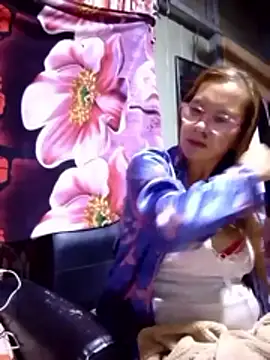 SexyHottMom online show from November 7, 12:42 pm