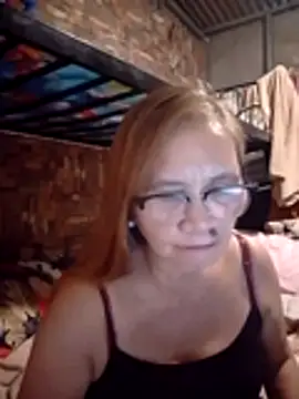 Snapshot of SexyHottMom chatting on June 27, 12:22 pm SexyHottMom online show from June 27, 12:22 pm