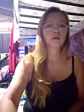 Snapshot of SexyHottMom chatting on September 25, 7:53 pm SexyHottMom online show from September 25, 7:53 pm