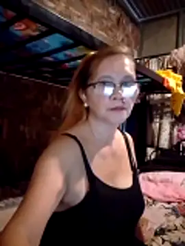 Snapshot of SexyHottMom chatting on June 20, 8:19 am SexyHottMom online show from June 20, 8:19 am