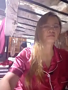 Snapshot of SexyHottMom chatting on October 1, 1:37 pm SexyHottMom online show from October 1, 1:37 pm