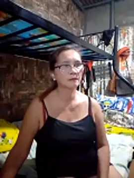 SexyHottMom online show from April 10, 9:49 am