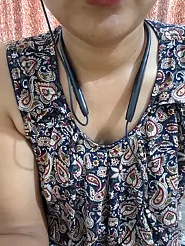 Queen Nora online show from June 7, 11:59 am