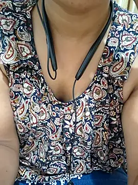 Queen Nora online show from June 4, 2:44 pm