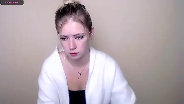 Snapshot of AliceHotty_ chatting on September 18, 7:33 am AliceHotty online show from September 18, 7:33 am