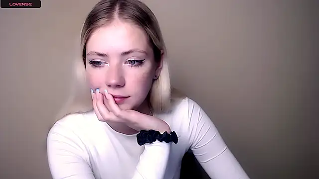 Snapshot of AliceHotty_ chatting on September 11, 6:13 am AliceHotty online show from September 11, 6:13 am