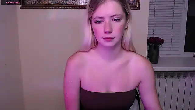 Snapshot of AliceHotty_ chatting on October 6, 7:53 am AliceHotty online show from October 6, 7:53 am