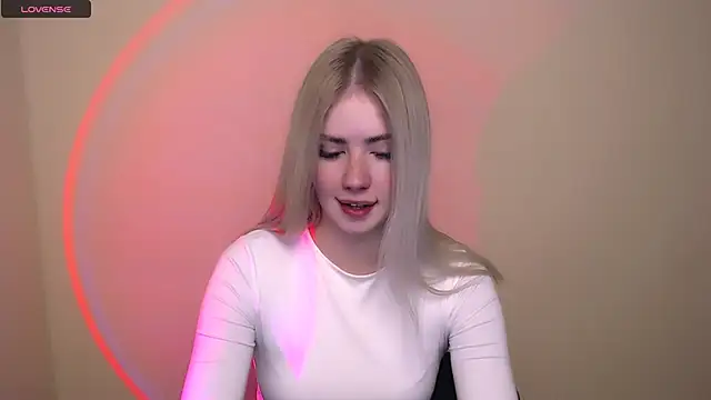 Snapshot of AliceHotty_ chatting on October 17, 12:18 pm AliceHotty online show from October 17, 12:18 pm