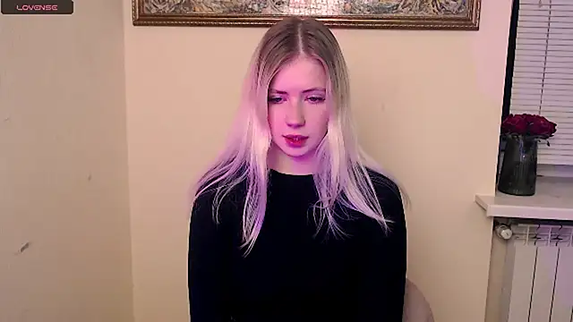 Snapshot of AliceHotty_ chatting on October 2, 7:34 am AliceHotty online show from October 2, 7:34 am