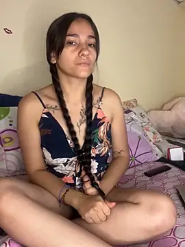 Snapshot of MiaRousexxx_ chatting on September 17, 8:33 pm MiaRousexxx online show from September 17, 8:33 pm