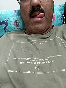 Snapshot of moonflower25 chatting on February 19, 5:54 pm moonflower25 online show from February 19, 5:54 pm