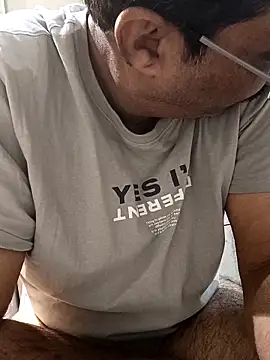 Snapshot of moonflower25 chatting on January 6, 4:27 am moonflower25 online show from January 6, 4:27 am