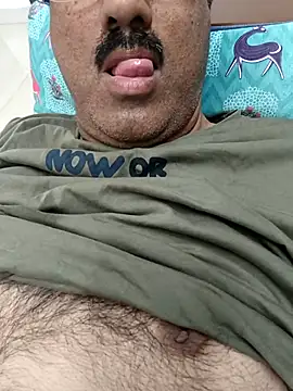 Snapshot of moonflower25 chatting on February 24, 2:56 am moonflower25 online show from February 24, 2:56 am