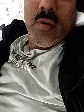 Snapshot of moonflower25 chatting on January 9, 1:01 am moonflower25 online show from January 9, 1:01 am