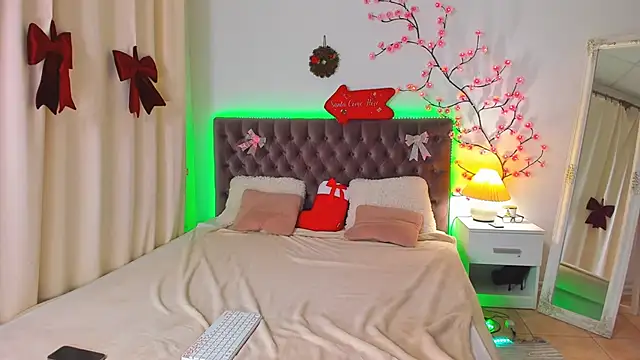 NikkiBustt online show from December 22, 8:53 pm