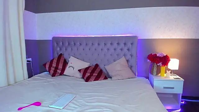 NikkiBustt online show from November 9, 6:28 am