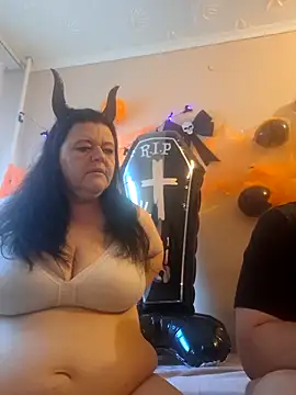 BlacReign online show from October 18, 1:57 pm