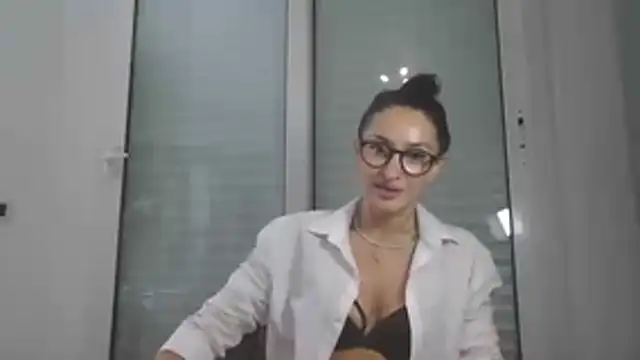 Snapshot of Vanis92 chatting on May 13, 10:00 am Vanis92 online show from May 13, 10:00 am
