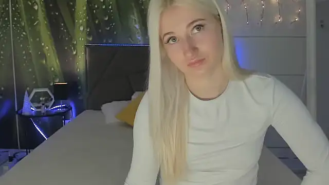 HollyTailors online show from March 27, 6:33 am