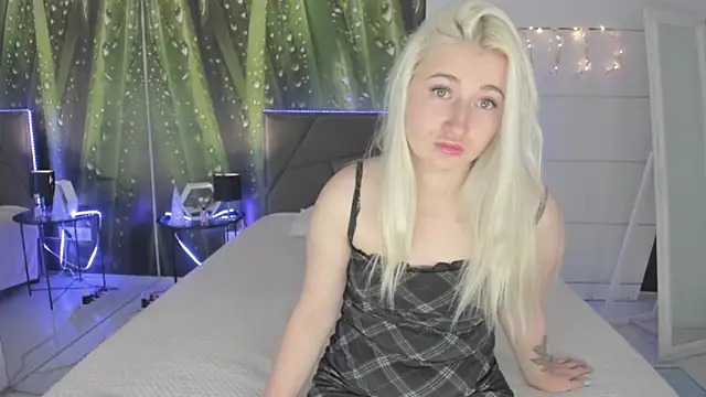 HollyTailors online show from February 13, 6:35 am