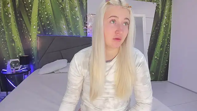 HollyTailors online show from February 10, 6:45 am