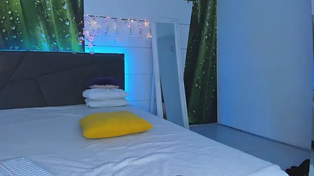 HollyTailors online show from November 14, 7:12 am