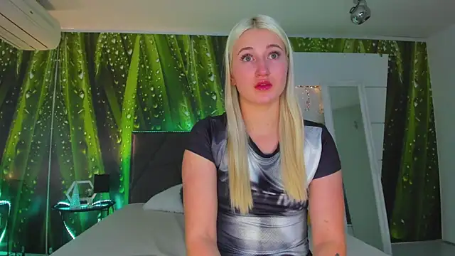 HollyTailors online show from November 25, 6:36 am