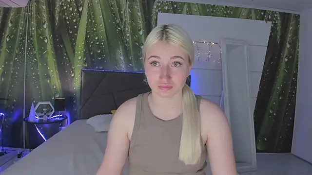 HollyTailors online show from April 7, 5:31 am