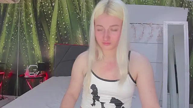 HollyTailors online show from April 19, 5:30 am