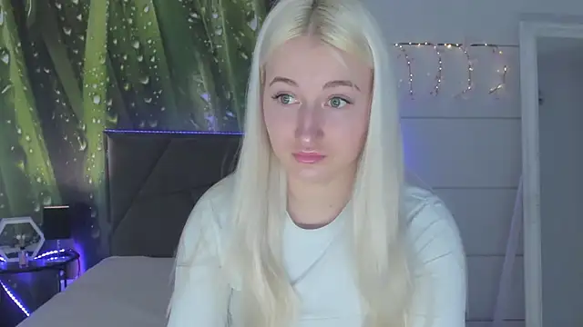 HollyTailors online show from March 30, 5:42 am