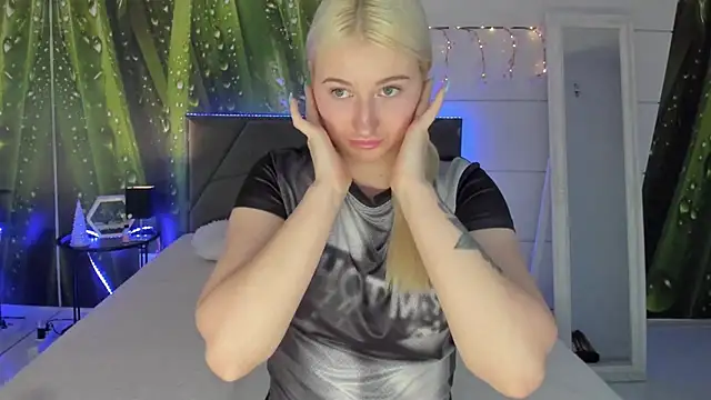 HollyTailors online show from March 7, 6:31 am