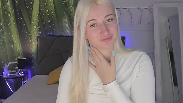 HollyTailors online show from March 19, 6:35 am