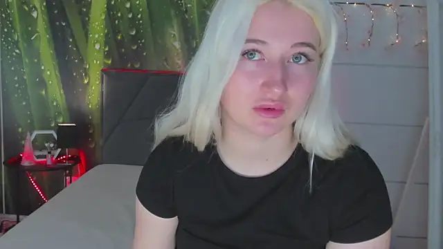 HollyTailors online show from April 15, 5:35 am