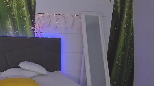 HollyTailors online show from February 6, 1:40 pm