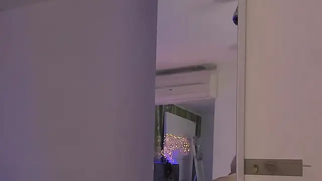 HollyTailors online show from December 17, 6:40 am