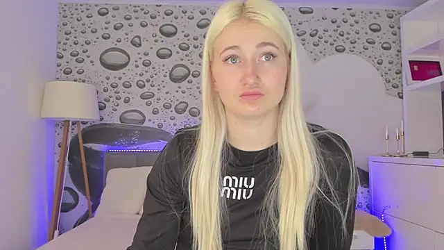 HollyTailors online show from March 28, 1:23 pm