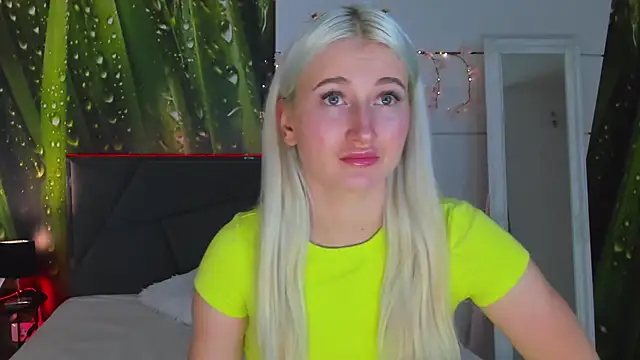 HollyTailors online show from October 22, 12:04 pm