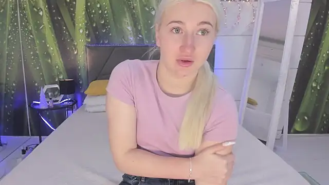 HollyTailors online show from February 9, 6:33 am