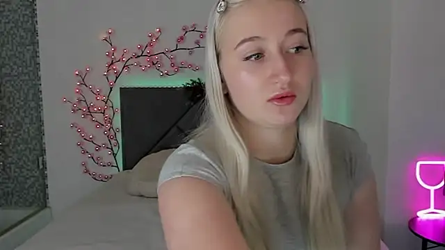 HollyTailors online show from January 14, 1:37 pm