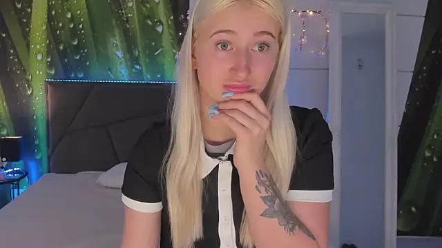 HollyTailors online show from March 6, 6:52 am