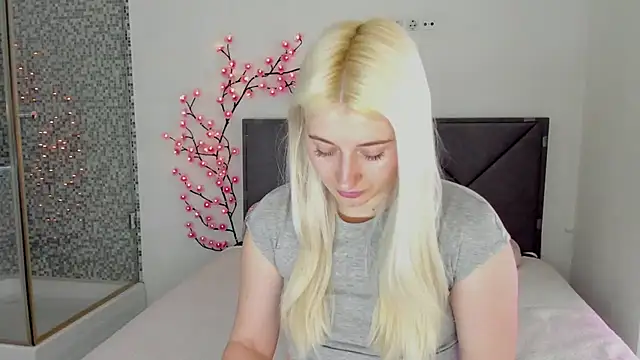 HollyTailors online show from March 5, 1:19 pm